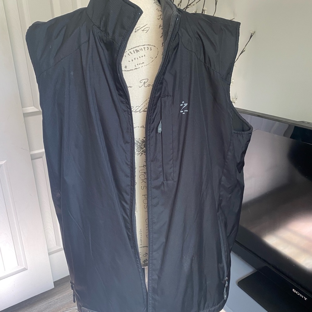 Izod zip up vest